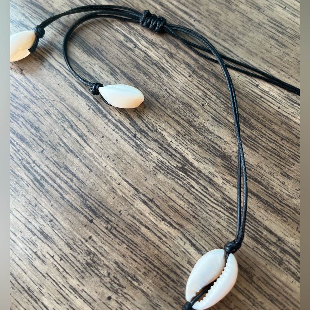 Shell Necklace - Picture 2 of 2